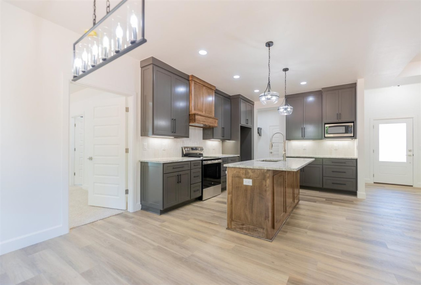 4 Bedrooms Bedrooms, ,2 BathroomsBathrooms,Residential,Single Family,Bruce,1,131531