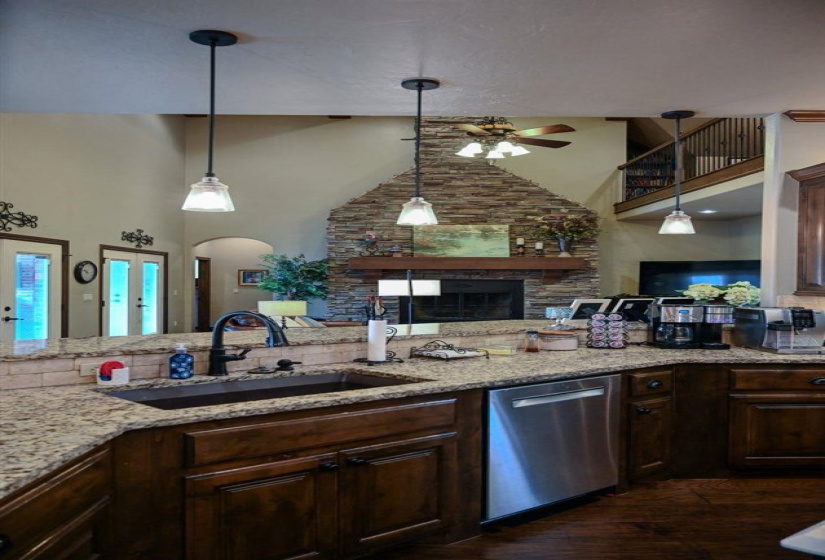 4 Bedrooms Bedrooms, ,3 BathroomsBathrooms,Residential,Single Family,Carriage,2,131570