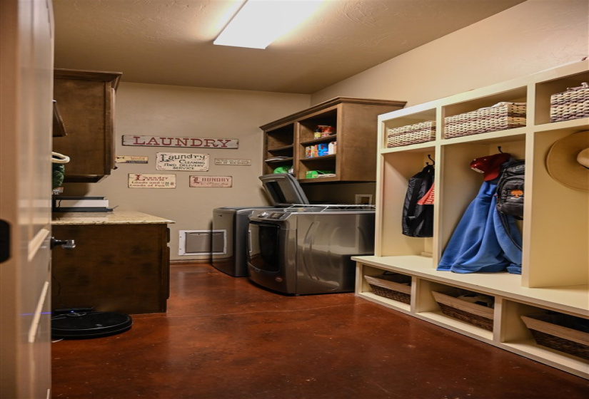 4 Bedrooms Bedrooms, ,3 BathroomsBathrooms,Residential,Single Family,Carriage,2,131570
