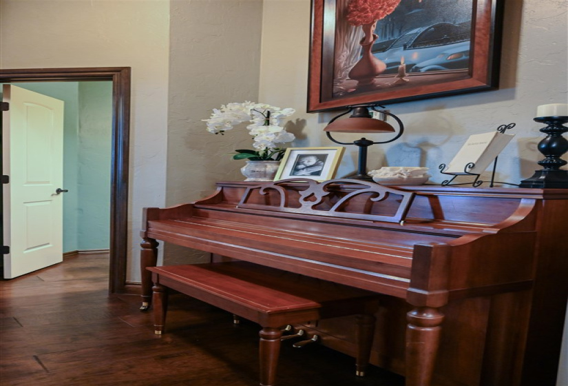 4 Bedrooms Bedrooms, ,3 BathroomsBathrooms,Residential,Single Family,Carriage,2,131570