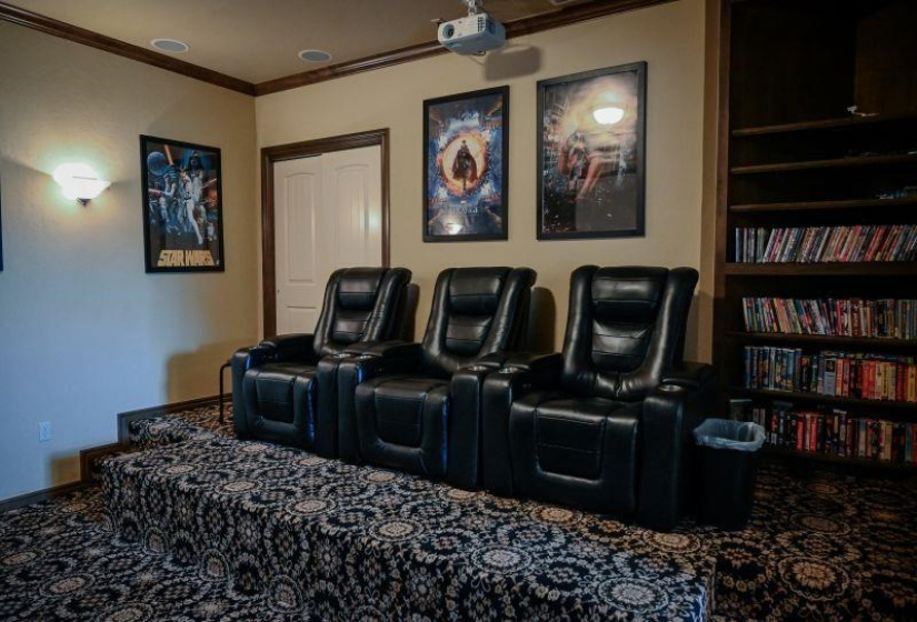 4 Bedrooms Bedrooms, ,3 BathroomsBathrooms,Residential,Single Family,Carriage,2,131570