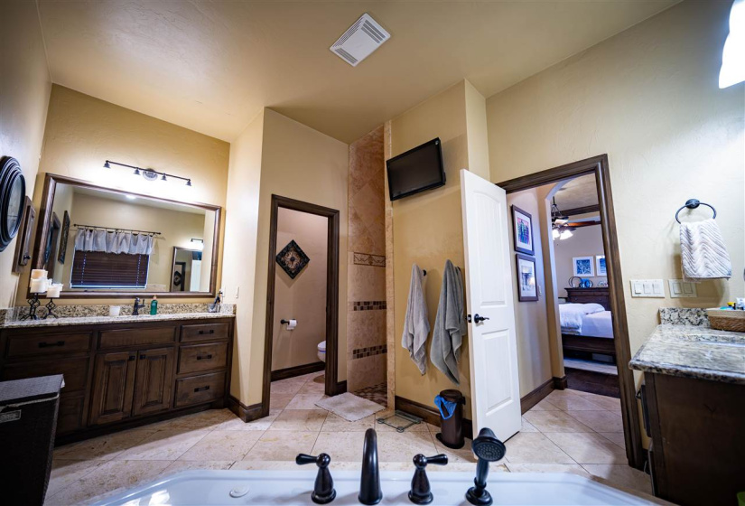 4 Bedrooms Bedrooms, ,3 BathroomsBathrooms,Residential,Single Family,Carriage,2,131570