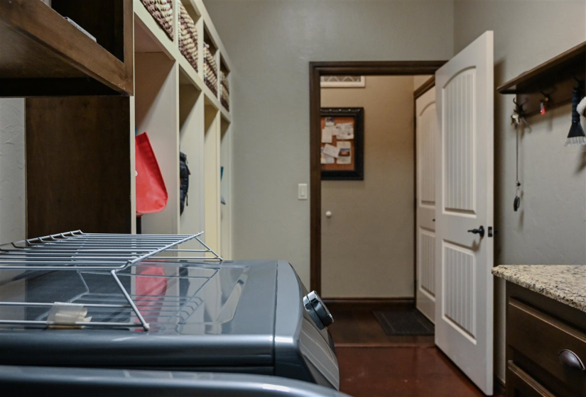 4 Bedrooms Bedrooms, ,3 BathroomsBathrooms,Residential,Single Family,Carriage,2,131570