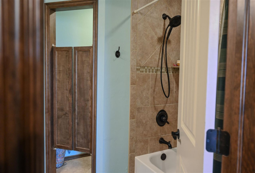 4 Bedrooms Bedrooms, ,3 BathroomsBathrooms,Residential,Single Family,Carriage,2,131570