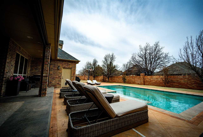 4 Bedrooms Bedrooms, ,3 BathroomsBathrooms,Residential,Single Family,Carriage,2,131570