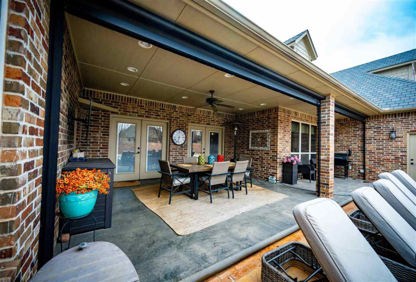 4 Bedrooms Bedrooms, ,3 BathroomsBathrooms,Residential,Single Family,Carriage,2,131570