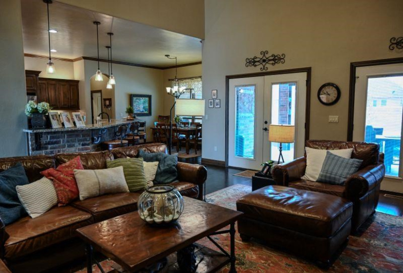 4 Bedrooms Bedrooms, ,3 BathroomsBathrooms,Residential,Single Family,Carriage,2,131570