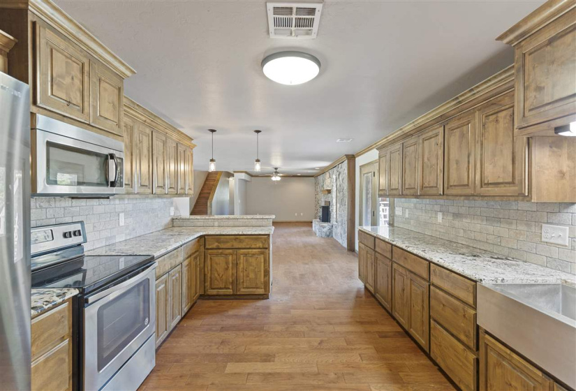 4 Bedrooms Bedrooms, ,4 BathroomsBathrooms,Residential,Single Family,46th,2,131578