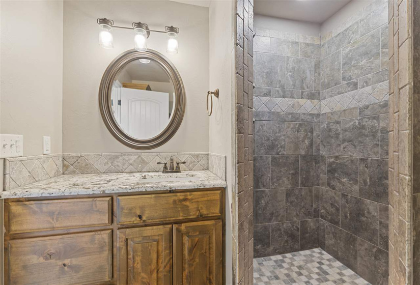 4 Bedrooms Bedrooms, ,4 BathroomsBathrooms,Residential,Single Family,46th,2,131578