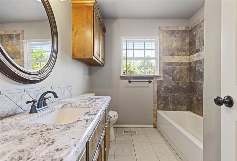 4 Bedrooms Bedrooms, ,4 BathroomsBathrooms,Residential,Single Family,46th,2,131578