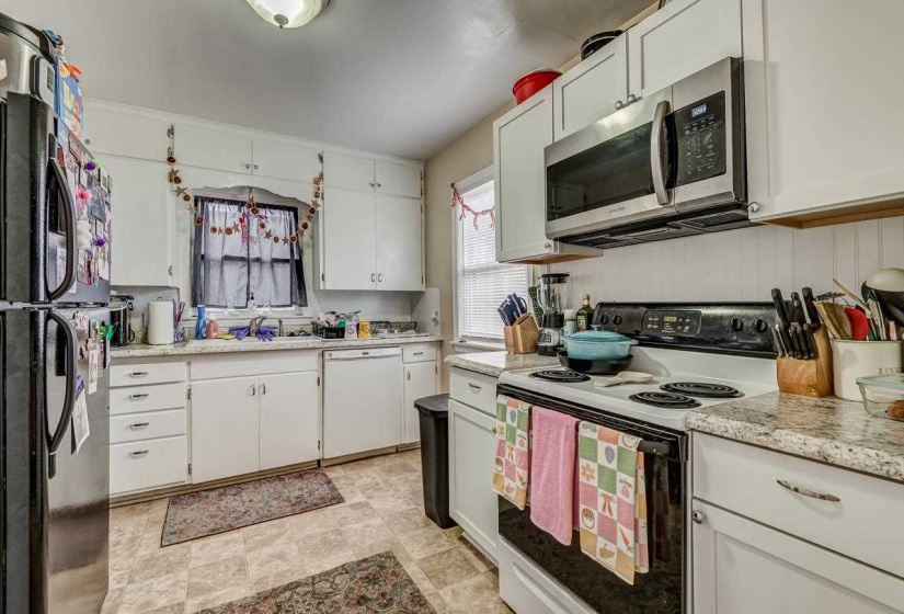 3 Bedrooms Bedrooms, ,1 BathroomBathrooms,Residential,Single Family,Arrowhead,1,131592