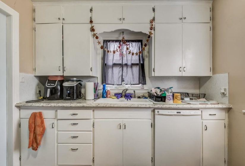 3 Bedrooms Bedrooms, ,1 BathroomBathrooms,Residential,Single Family,Arrowhead,1,131592