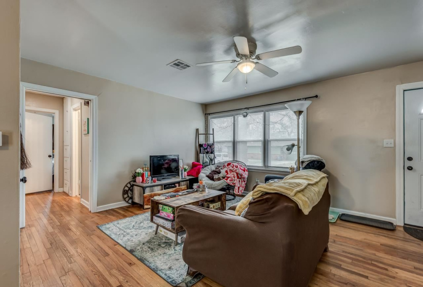 3 Bedrooms Bedrooms, ,1 BathroomBathrooms,Residential,Single Family,Arrowhead,1,131592