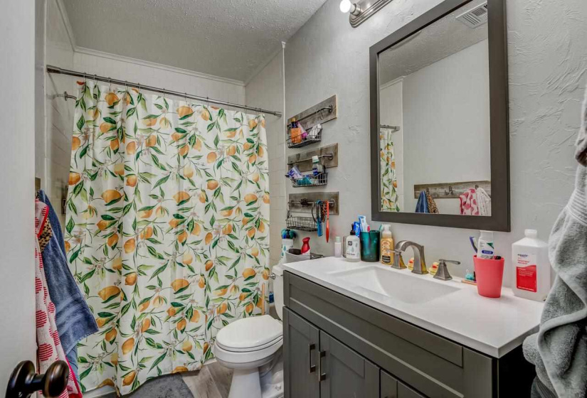 3 Bedrooms Bedrooms, ,1 BathroomBathrooms,Residential,Single Family,Arrowhead,1,131592
