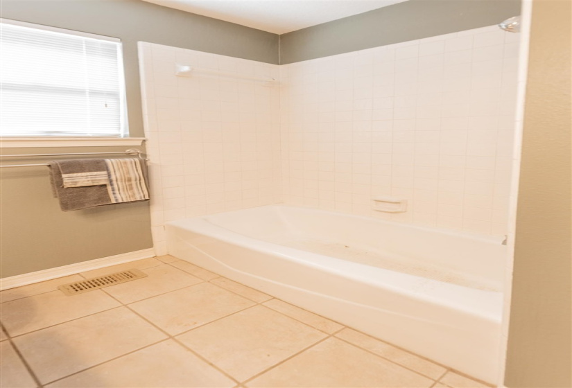 3 Bedrooms Bedrooms, ,2 BathroomsBathrooms,Residential,Single Family,Westbrook,1,131595