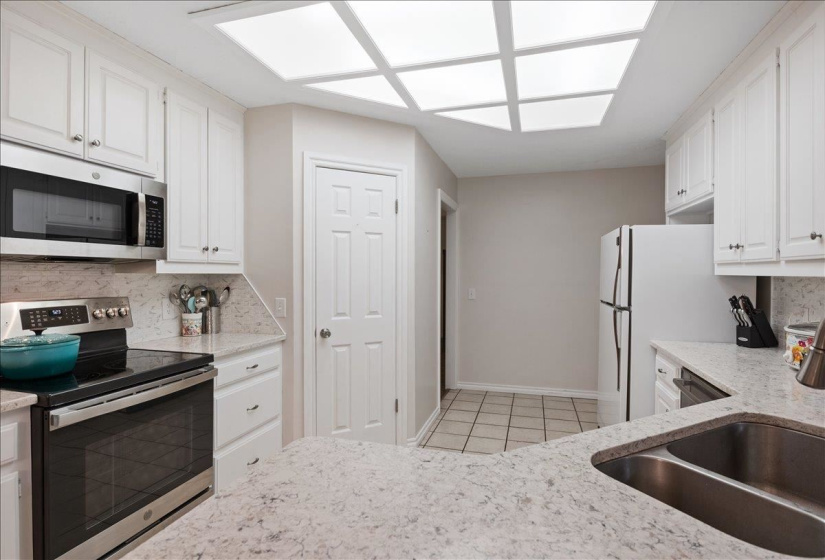 4 Bedrooms Bedrooms, ,2 BathroomsBathrooms,Residential,Single Family,Oxford Dr,1,131608