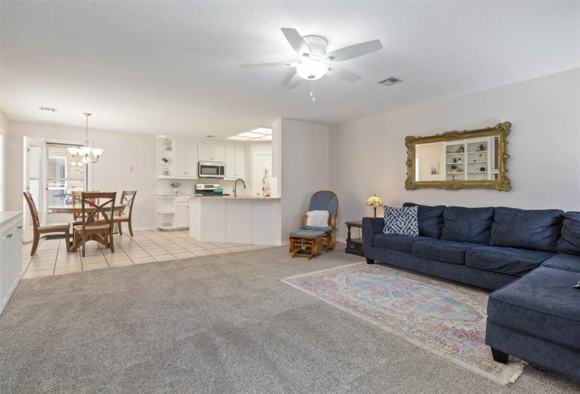 4 Bedrooms Bedrooms, ,2 BathroomsBathrooms,Residential,Single Family,Oxford Dr,1,131608