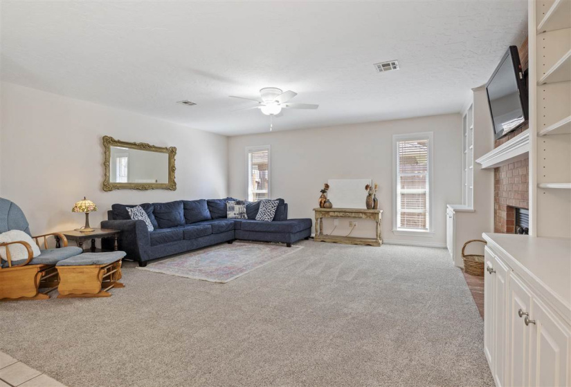 4 Bedrooms Bedrooms, ,2 BathroomsBathrooms,Residential,Single Family,Oxford Dr,1,131608