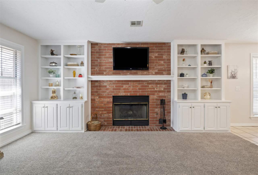 4 Bedrooms Bedrooms, ,2 BathroomsBathrooms,Residential,Single Family,Oxford Dr,1,131608