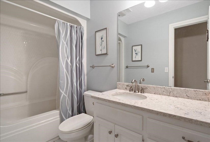4 Bedrooms Bedrooms, ,2 BathroomsBathrooms,Residential,Single Family,Oxford Dr,1,131608