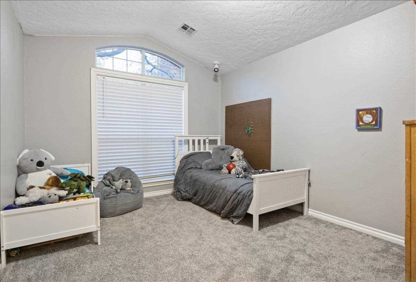 4 Bedrooms Bedrooms, ,2 BathroomsBathrooms,Residential,Single Family,Oxford Dr,1,131608