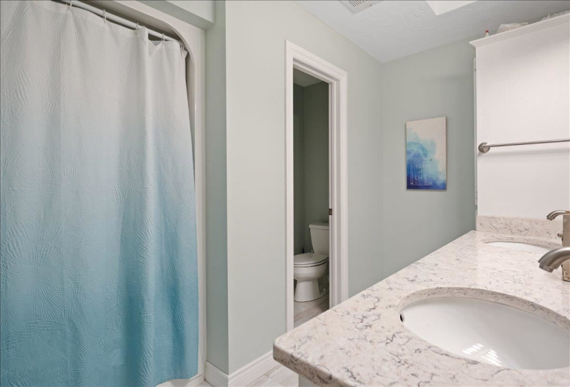 4 Bedrooms Bedrooms, ,2 BathroomsBathrooms,Residential,Single Family,Oxford Dr,1,131608