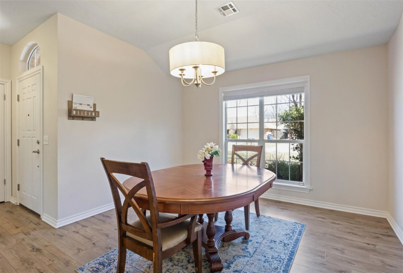 4 Bedrooms Bedrooms, ,2 BathroomsBathrooms,Residential,Single Family,Oxford Dr,1,131608