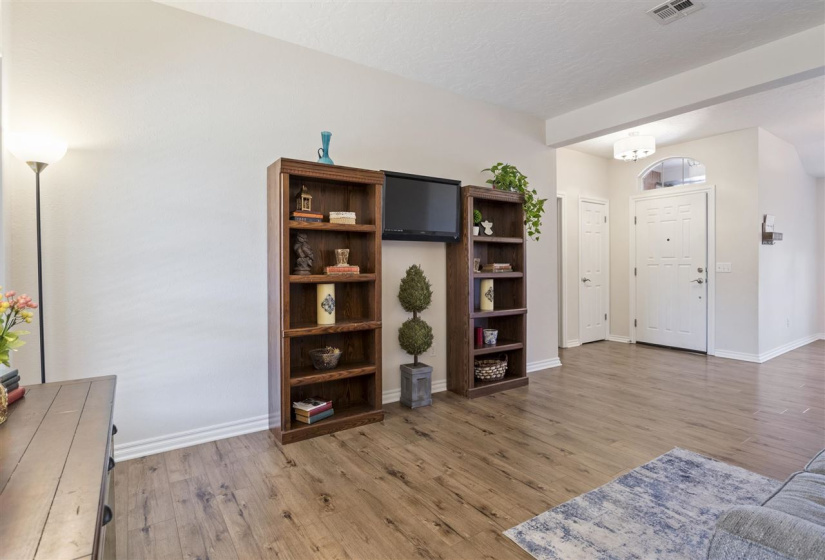 4 Bedrooms Bedrooms, ,2 BathroomsBathrooms,Residential,Single Family,Oxford Dr,1,131608