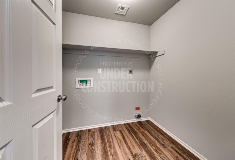 4 Bedrooms Bedrooms, ,2 BathroomsBathrooms,Residential,Single Family,Hilltop,1,131625
