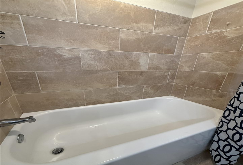 3 Bedrooms Bedrooms, ,1 BathroomBathrooms,Residential,Single Family,8th,1,131626