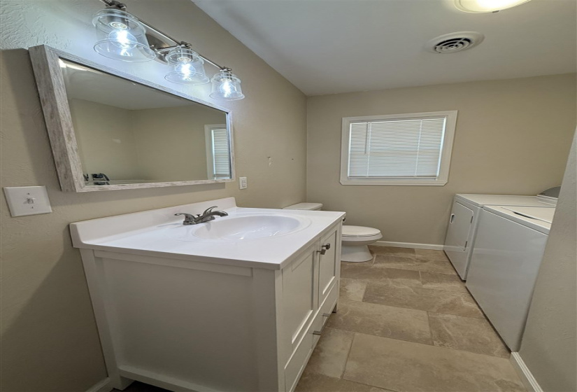 3 Bedrooms Bedrooms, ,1 BathroomBathrooms,Residential,Single Family,8th,1,131626