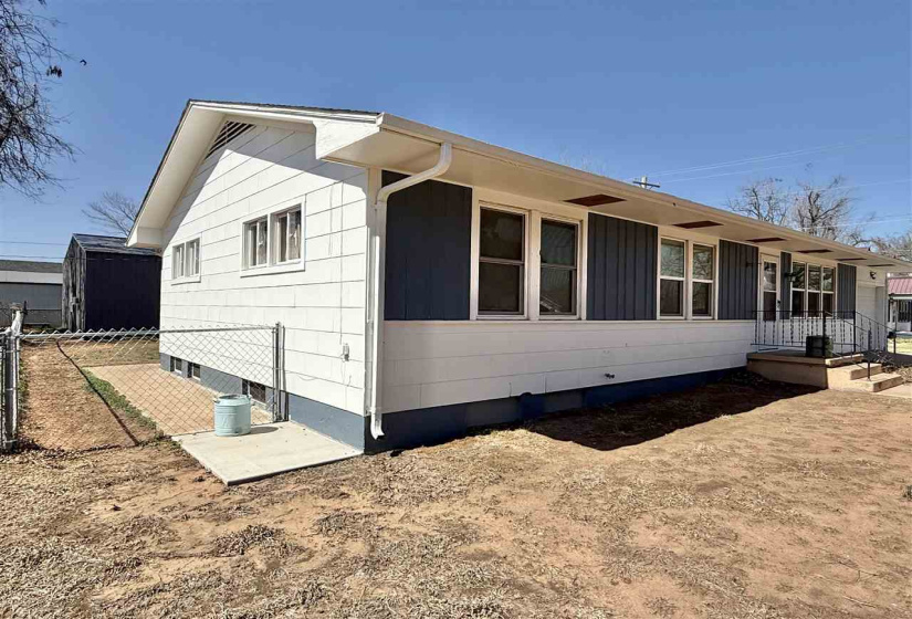 3 Bedrooms Bedrooms, ,1 BathroomBathrooms,Residential,Single Family,8th,1,131626