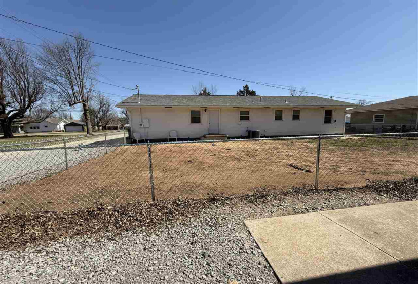 3 Bedrooms Bedrooms, ,1 BathroomBathrooms,Residential,Single Family,8th,1,131626