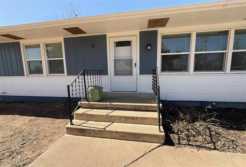 3 Bedrooms Bedrooms, ,1 BathroomBathrooms,Residential,Single Family,8th,1,131626