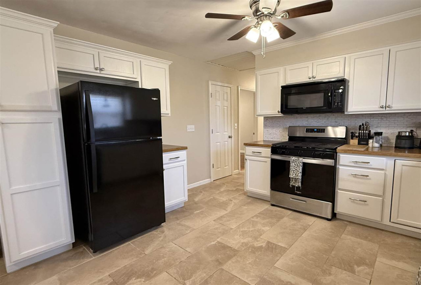 3 Bedrooms Bedrooms, ,1 BathroomBathrooms,Residential,Single Family,8th,1,131626