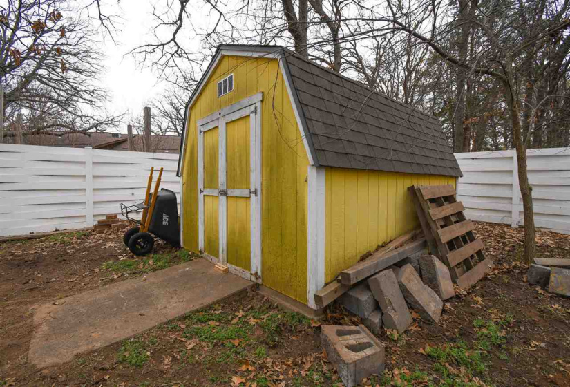 4 Bedrooms Bedrooms, ,2 BathroomsBathrooms,Residential,Single Family,Black Oak,1,131629