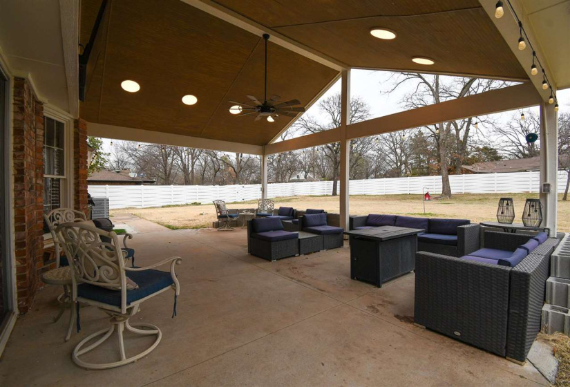 4 Bedrooms Bedrooms, ,2 BathroomsBathrooms,Residential,Single Family,Black Oak,1,131629