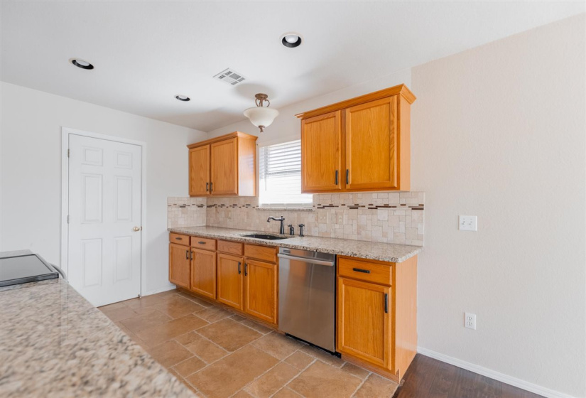 3 Bedrooms Bedrooms, ,2 BathroomsBathrooms,Residential,Single Family,45th,1,131633