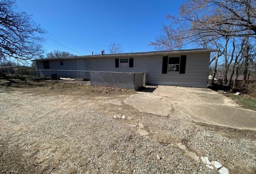 3 Bedrooms Bedrooms, ,2 BathroomsBathrooms,Residential,Single Family,B,1,131637