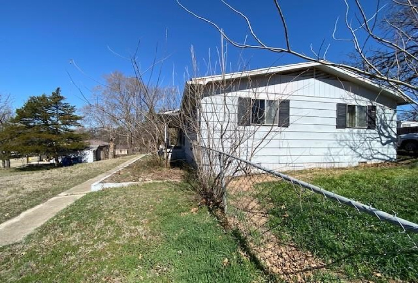 3 Bedrooms Bedrooms, ,2 BathroomsBathrooms,Residential,Single Family,B,1,131637