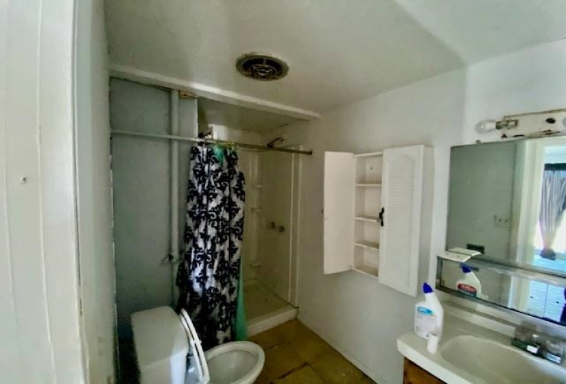 3 Bedrooms Bedrooms, ,2 BathroomsBathrooms,Residential,Single Family,B,1,131637