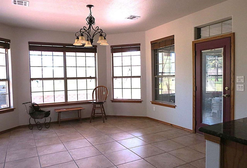 4 Bedrooms Bedrooms, ,2 BathroomsBathrooms,Residential,Single Family,White Oak,1,131643