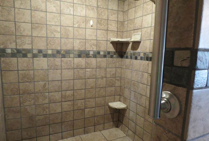 4 Bedrooms Bedrooms, ,2 BathroomsBathrooms,Residential,Single Family,White Oak,1,131643
