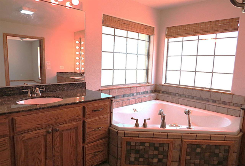 4 Bedrooms Bedrooms, ,2 BathroomsBathrooms,Residential,Single Family,White Oak,1,131643