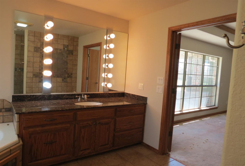 4 Bedrooms Bedrooms, ,2 BathroomsBathrooms,Residential,Single Family,White Oak,1,131643