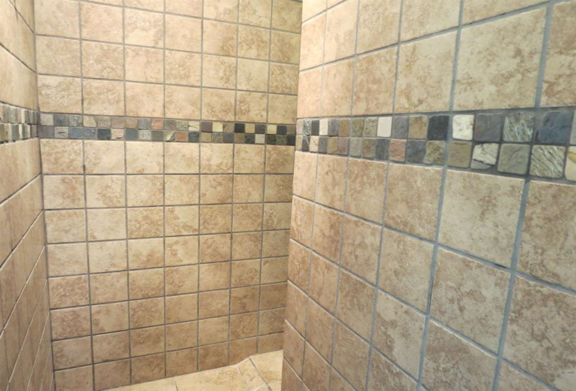 4 Bedrooms Bedrooms, ,2 BathroomsBathrooms,Residential,Single Family,White Oak,1,131643