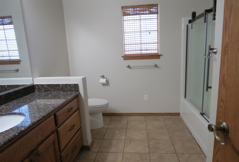 4 Bedrooms Bedrooms, ,2 BathroomsBathrooms,Residential,Single Family,White Oak,1,131643