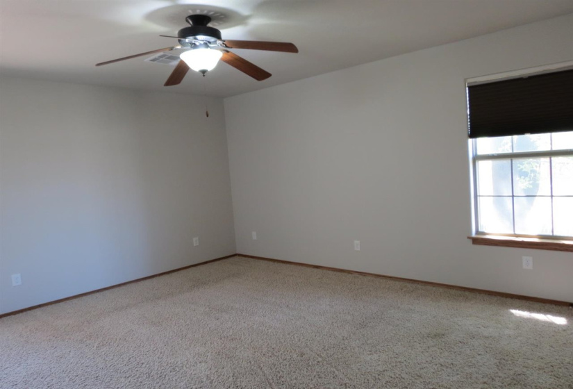 4 Bedrooms Bedrooms, ,2 BathroomsBathrooms,Residential,Single Family,White Oak,1,131643