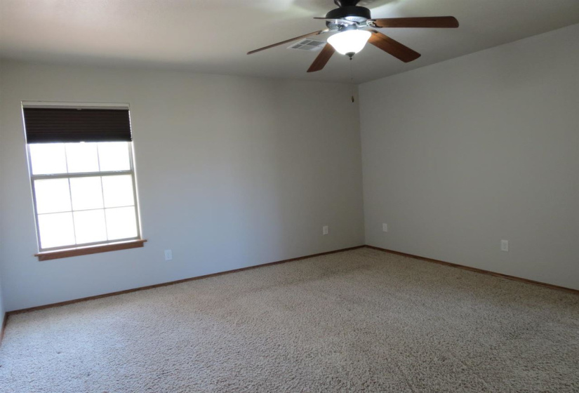 4 Bedrooms Bedrooms, ,2 BathroomsBathrooms,Residential,Single Family,White Oak,1,131643