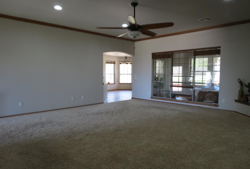 4 Bedrooms Bedrooms, ,2 BathroomsBathrooms,Residential,Single Family,White Oak,1,131643